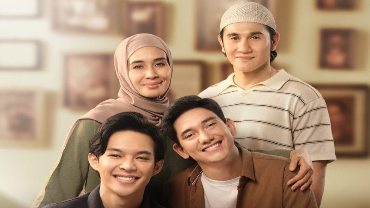 Poster serial "Sabtu Bersama Bapak". (ANTARA/HO/Prime Video)