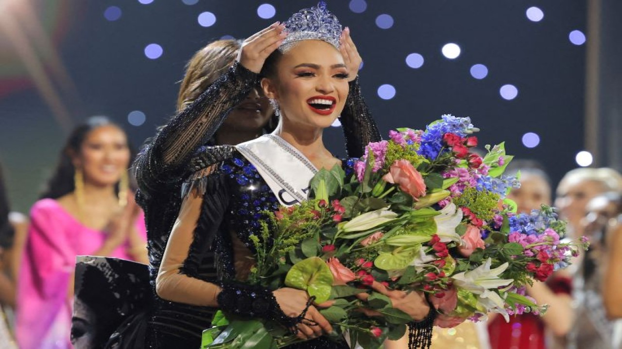 Ilustrasi kontes kecantikan - Miss USA R'Bonney Nola Gabriel dinobatkan sebagai Miss Universe saat kontes Miss Universe ke-71 di New Orleans, Louisiana, AS (14/1/2023). ANTARA FOTO/REUTERS/Jonathan Bachman/aww.