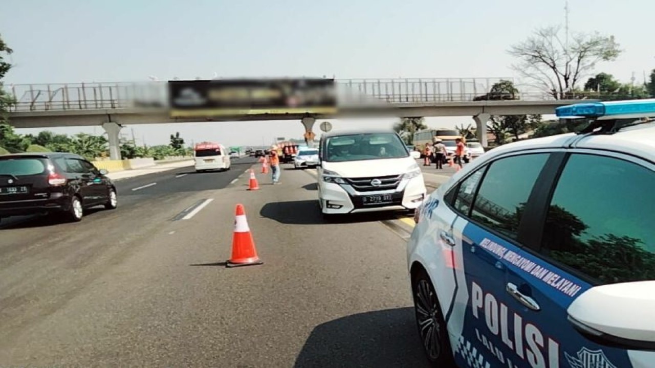 Penerapan Contraflow Di Jalan Tol Jakarta-Cikampek, Kamis (1/6/2023 ...