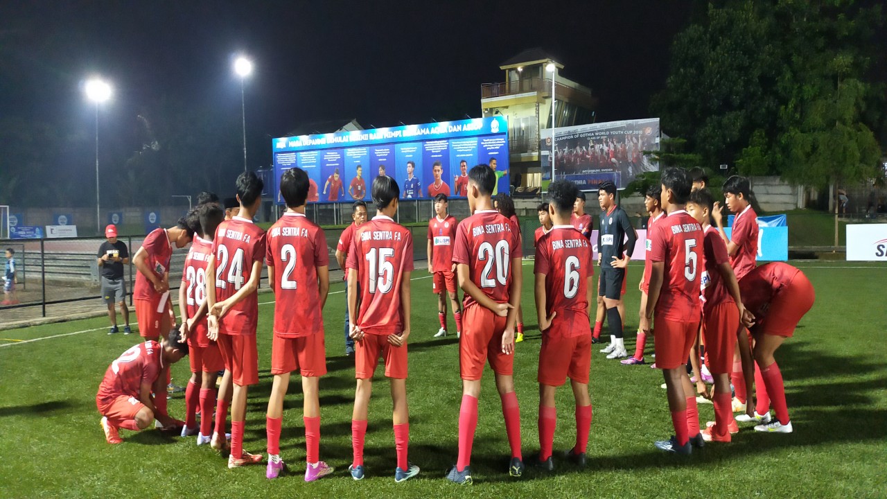 Skuad Bina Sentra mendapat arahan jelang laga semi final lawan Lakemba Muda Kuningan pada babak semi final Sabtu (15/7/2023).  