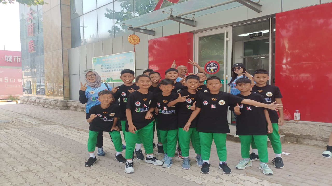 Skuad Timnas Pelajar Blispi Indonesia U-12 bersama pelatih dan ofisial tiba di Qingdao, provinsi Shandong, China