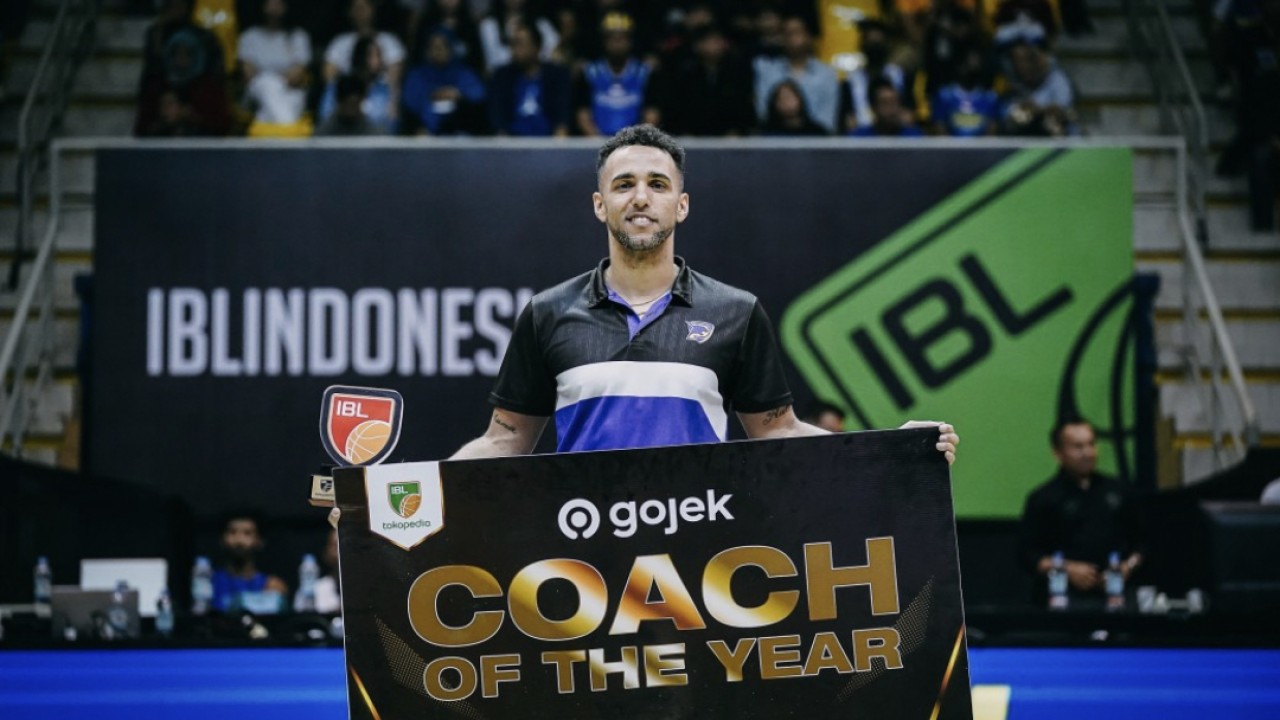 David Singleton Raih Coach of The Year