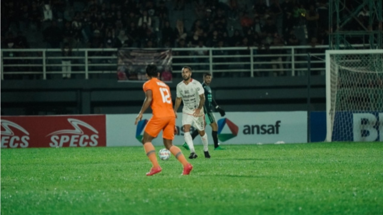 Gelandang tengah Bali United, Brwa Nouri