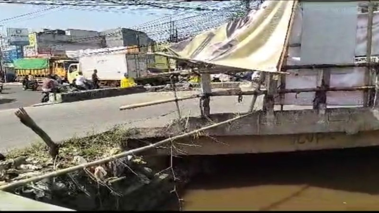 Jembatan Mampang Sawangan, Depok, Jawa Barat. ANTARA/Feru Lantara