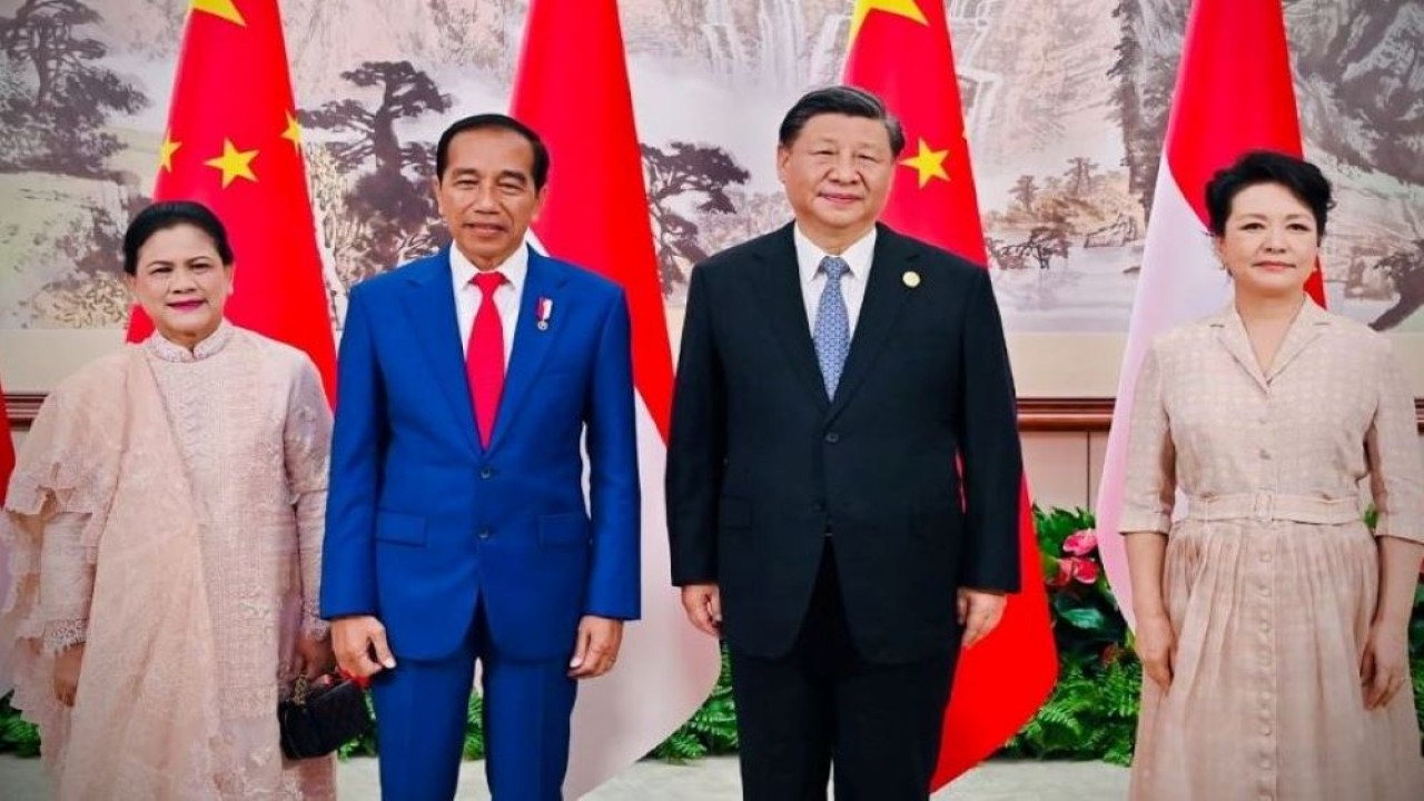 Presiden Jokowi dan Ibu Iriana bersama Presiden Xi Jinping dan Madam Peng Liyuan, di Chengdu, Tiongkok, Kamis (27/7/2023). (Foto: BPMI Setpres)