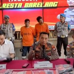 Konfrensi pers pengungkapan kasus penjambretan terhadap turis Belanda di Polresta Barelang, Kamis (27/6). (ANTARA/Yude)-1690445327
