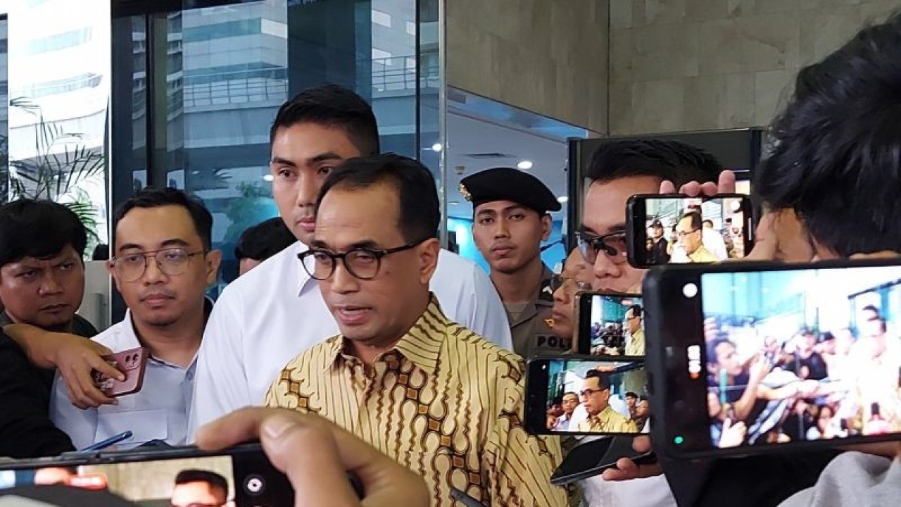 Menteri Perhubungan Budi Karya Sumadi Memberikan Keterangan Kepada ...