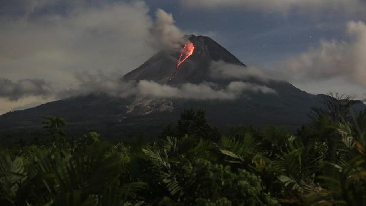 Merapi erupsi. (Antara)