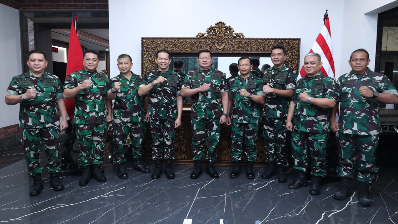 Panglima TNI Laksamana TNI Yudo Margono menerima kedatangan 6 jenderal Athan Pati TNI yang hendak bertugas sebagai Atase Pertahanan di Negara Sahabat.