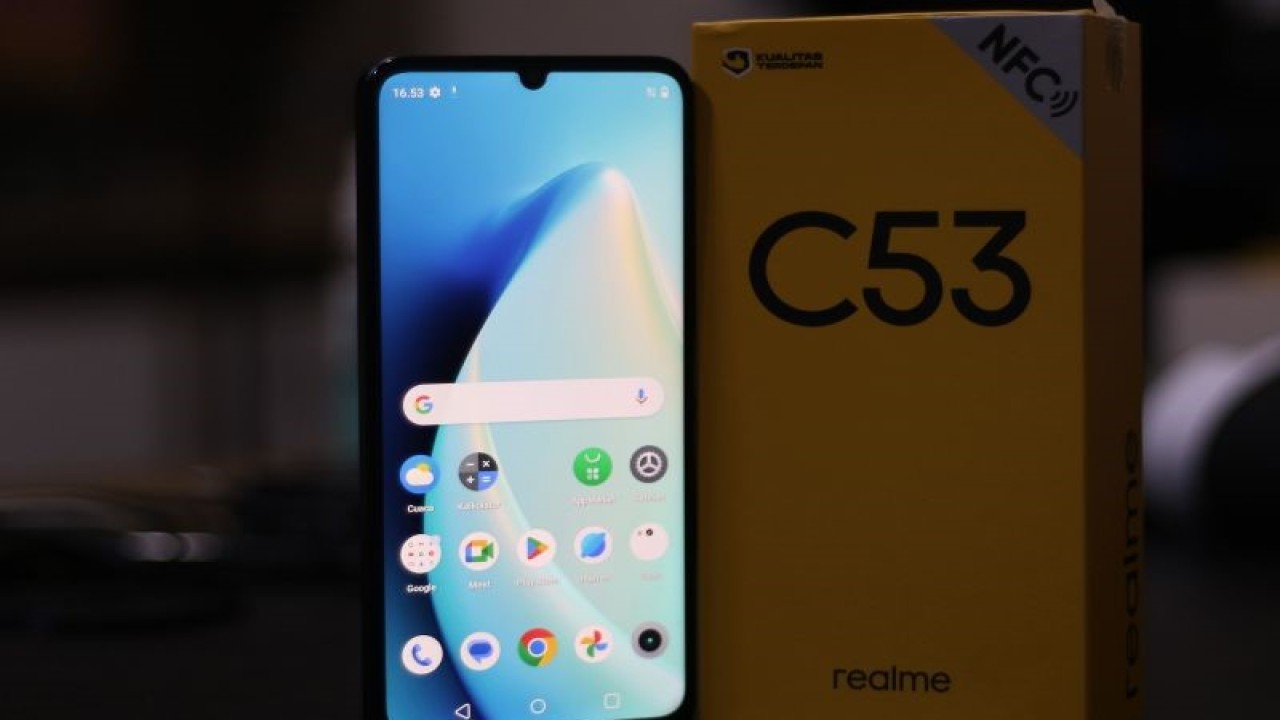 Realme kembali meramaikan bursa ponsel pintar entry-level Indonesia lewat Realme C53 NFC yang dibanderol pada kisaran harga Rp2 jutaan. (ANTARA/Ahmad Faishal)