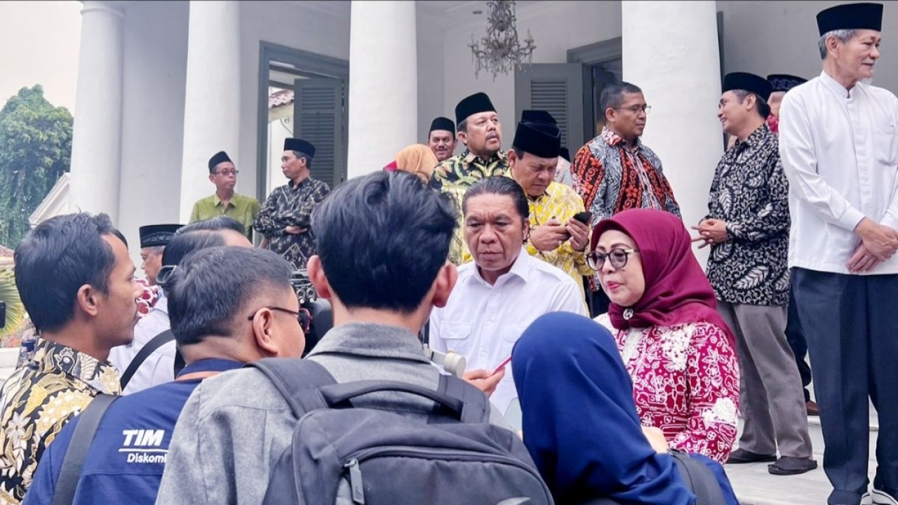 Ketua Tim KDEKS Provinsi Banten Siti Ma’rifah bersama Pj Gubernur Banten Al Muktabar/Istimewa