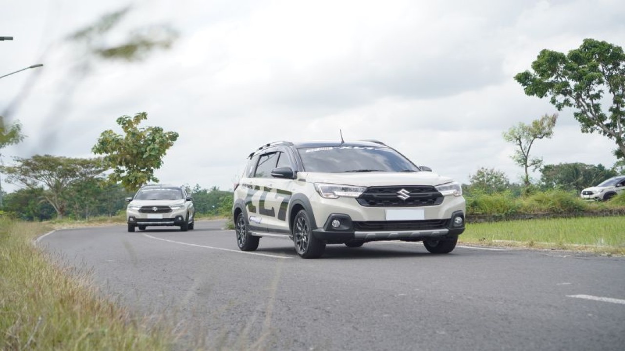 Suzuki New XL7 Hybrid berhasil melewati serangkaian uji pembuktian penyempurnaan terbaru sepanjang lebih dari 200 kilometer di Kota Yogyakarta, Selasa (4/7). (ANTARA/HO/SIS)