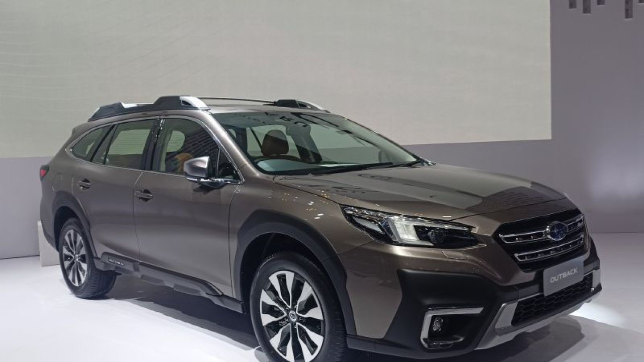 All New Subaru Outback ditampilkan di ajang GIIAS 2023, ICE BSD, Tangerang, Kamis. (10/8/2023) (ANTARA/Fathur Rochman)