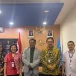 Foto bersama setelah penandatanganan kerja sama (ANTARA/HO- Dokumen pribadi Universitas Internasional Papua)-1691046310