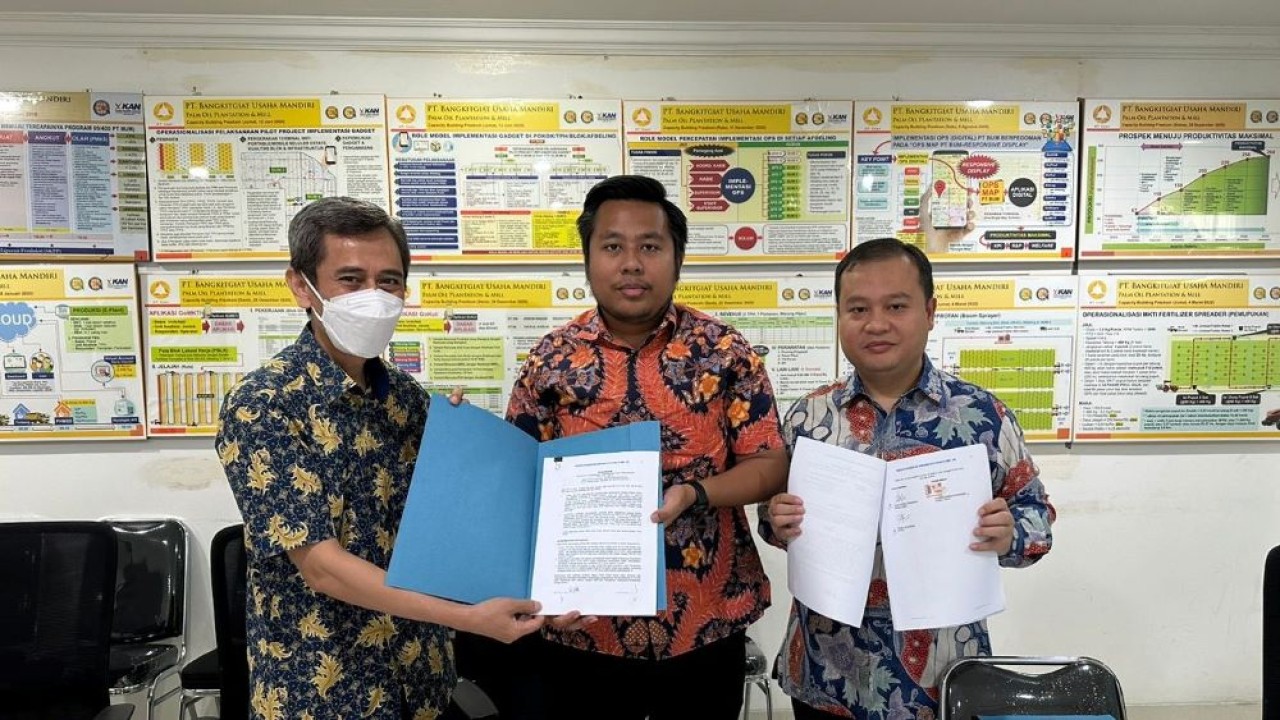 PT Nurdin Tampubolon Fam (PT NT Fam) melakukan penandatanganan kontrak kerja sama dengan PT Adyawinsa Electrical and Power, di Kantor Pusat NT Corp, Cempaka Putih, Jakarta Pusat (Jakpus), pada Jumat, 4 Agustus 2023. (Istimewa)