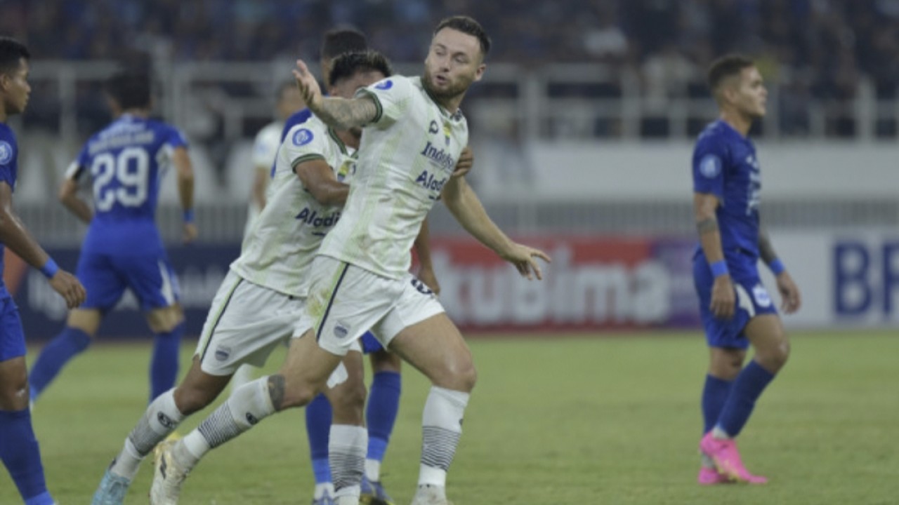 Gelandang Persib Bandung,  Marc Klok