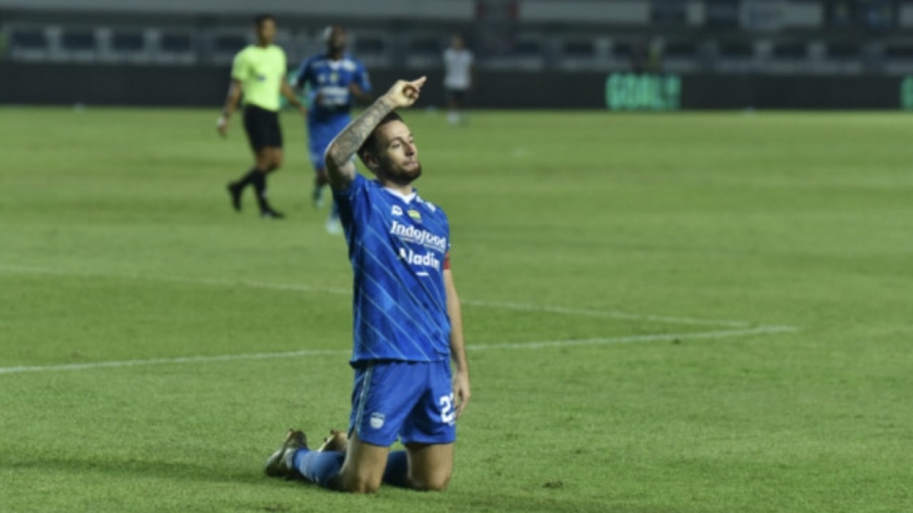 Gelandang Persib Bandung, Marc Klok