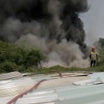 Gudang penyimpanan limbah plastik di Tangerang terbakar-1692001414