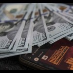 Ilustrasi - Tumpukan uang dolar AS berada di gerai penukaran mata uang asing di Jakarta. ANTARA FOTO/Muhammad Adimaja/foc/pri.-1692858377