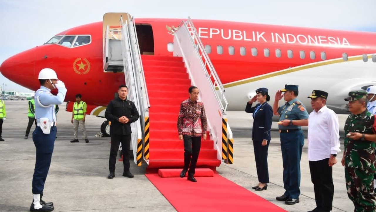 Presiden Jokowi tiba di Sumatra Utara untuk kunjungan kerja, Sabtu (19/8/2023). (Foto: BPMI Setpres)