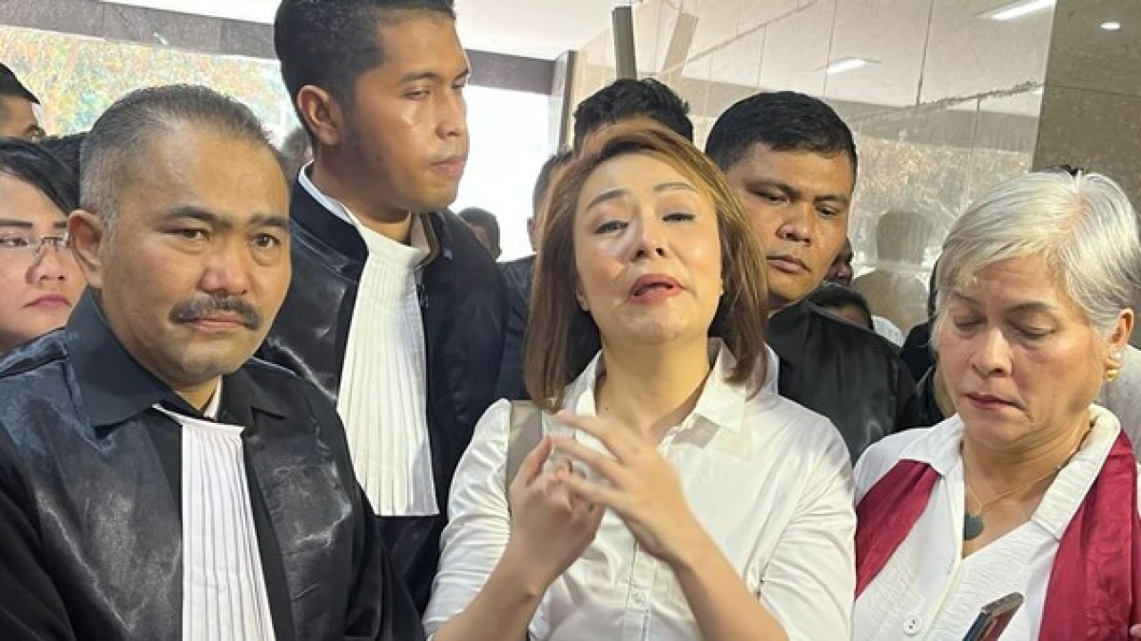 Kamaruddin Simanjuntak bersama Rina Lauwy. (Detikcom)