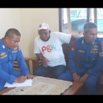 Kepala Markas Unit Polair Polres Bangka, Bripka Heri Irawan mencatat data laporan korban nelayan yang hilang (ANTARA/Kasmono)-1691478947