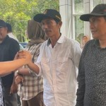 Kolaka Utara serahkan mobil operasional sekolah ke perangkat desa-1691048490
