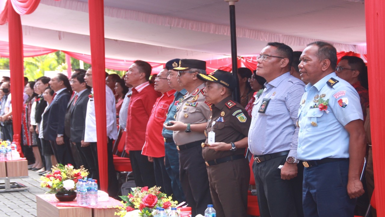 Saat kegiatan Diesnatalis Fakultas Hukum Univ Samratulangi. (Foto istimewa).