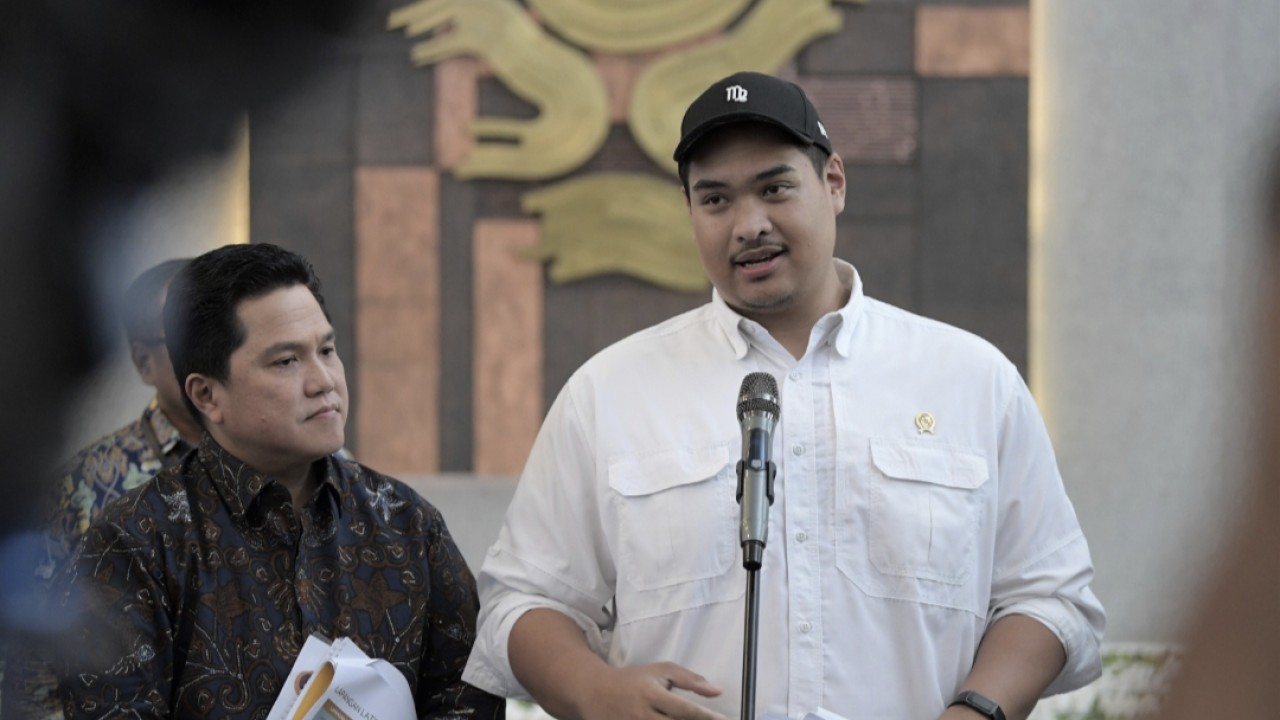 Menpora Dito Ariotedjo bersama Ketum PSSI Erick Thohir