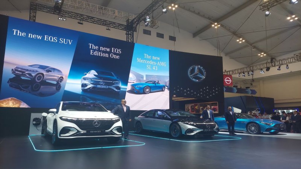 Suasana booth Mercedes-Benz di ajang Gaikindo Indonesia International Auto Show (GIIAS) 2023 di Tangerang, Kamis (10/8/2023). (ANTARA/Adimas Raditya)