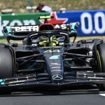 Pembalap Mercedes Lewis Hamilton di trek balap Hungaroring, Budapest, pada 22 Juli 2023 (ANTARA/AFP/ATTILA KISBENEDEK.)-1691553402