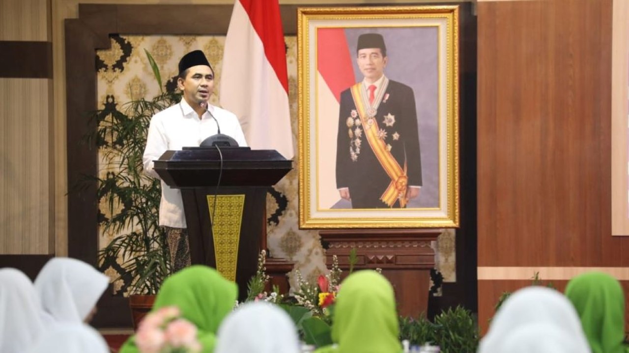 Wakil Gubernur Jawa Tengah Taj Yasin Maimoen saat menghadiri kegiatan Training Daiyah dengan tema "Dakwah di Era Konsentrasi Politik" oleh Hidmat MNU Jateng, di Grhadhika Bhakti Praja Semarang, Sabtu (5/8/2023). (Humas Jateng)