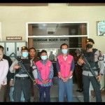 Penyidik serahkan tersangka korupsi Disperindag Dompu ke penuntut umum-1691657866