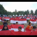 Pj Gubernur Babel bersama warga kibarkan ratusan bendera-1691552287