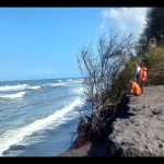 Sepanjang pesisir Kulon Progo terjadi abrasi. (ANTARA/Sutarmi)-1691132885