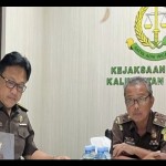 Wakil Kepala Kejati Kalsel Ahmad Yani didampingi Asisten Bidang Tindak Pidana Umum Kejati Kalsel Ramdhanu Dwiyantoro. (ANTARA/Firman)-1691480261