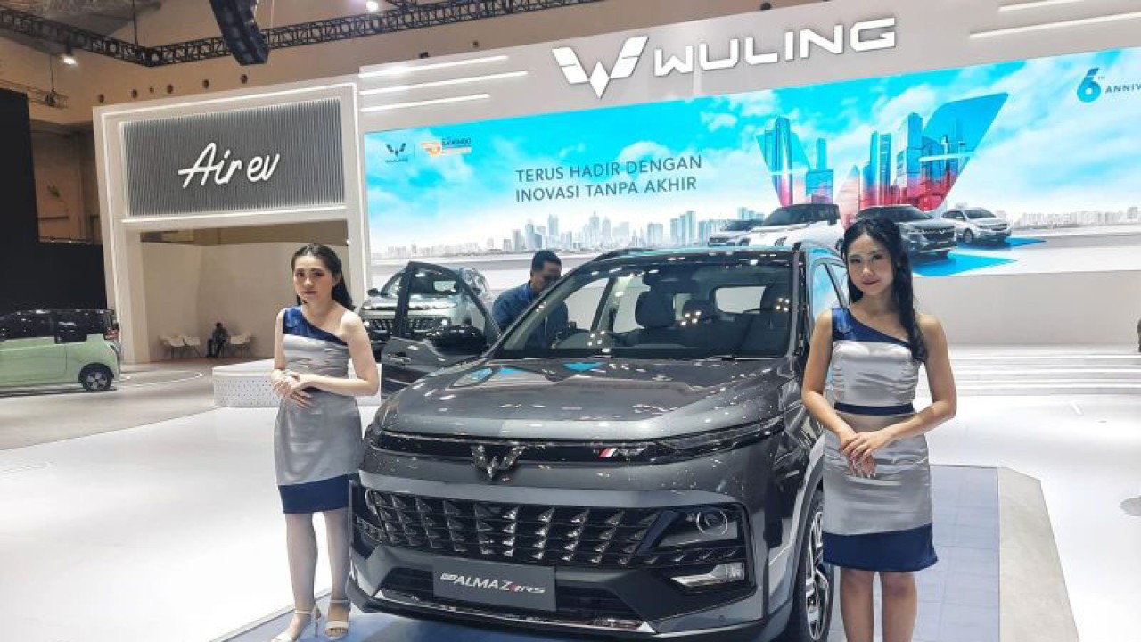 Wuling New Almaz RS yang hadir di GIIAS 2023. (ANTARA/Chairul Rohman)