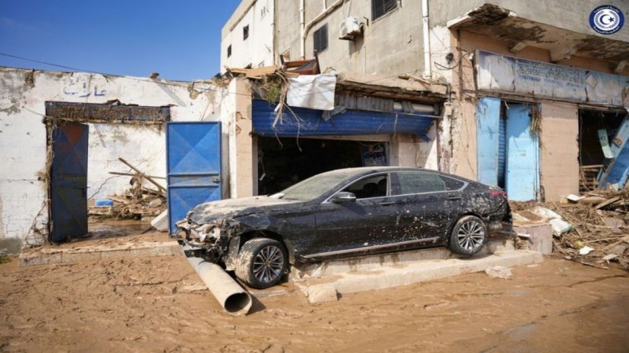 Foto yang diambil pada 11 September 2023 memperlihatkan sebuah kawasan permukiman yang terkena dampak banjir di Derna, Libya. (ANTARA/Xinhua)