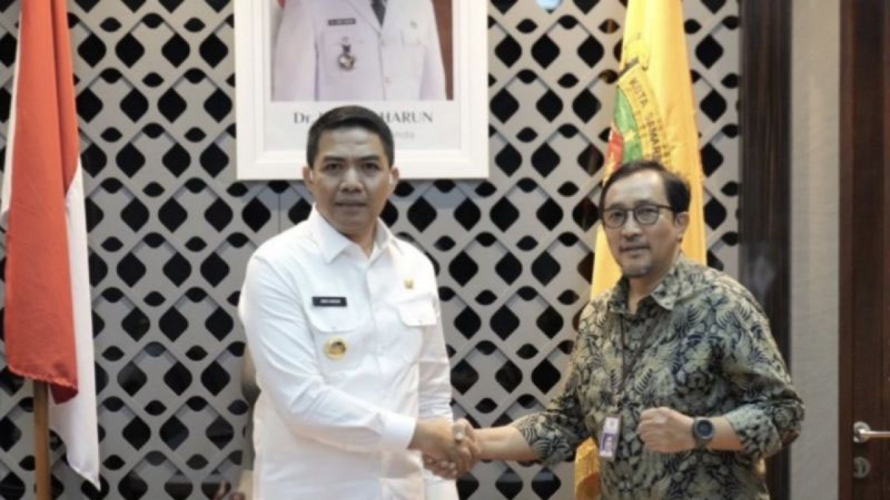Walikota Samarinda Andi Harun usai pertemuan dengan Kepala UPBU APT Pranoto Samarinda Agung Pracayanto. (ANTARA/Diskominfo Samarinda)