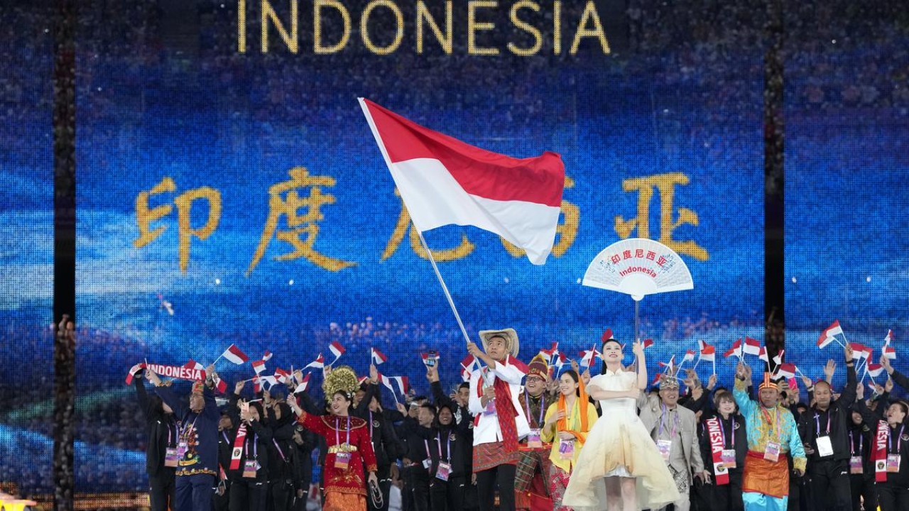 Kontingen Indonesia saat defile pada pembukaan Asian Games 2022 Hangzhou, China/ist