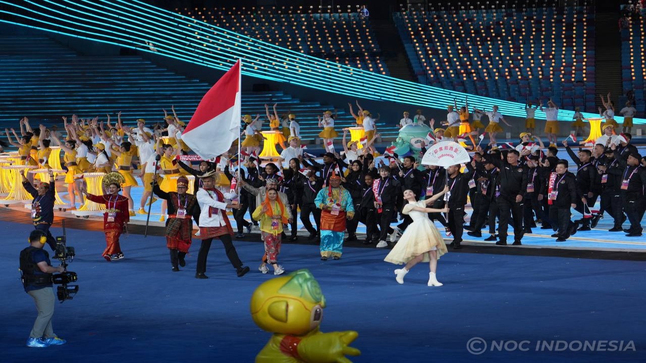 Defile kontingen Indonesia saat pembukaan Asian Games 2022 Hangzhou China/ist   