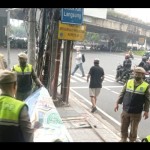 Bawaslu DKI & Satpol PP tertibkan alat peraga kampanye bacaleg-1695982543