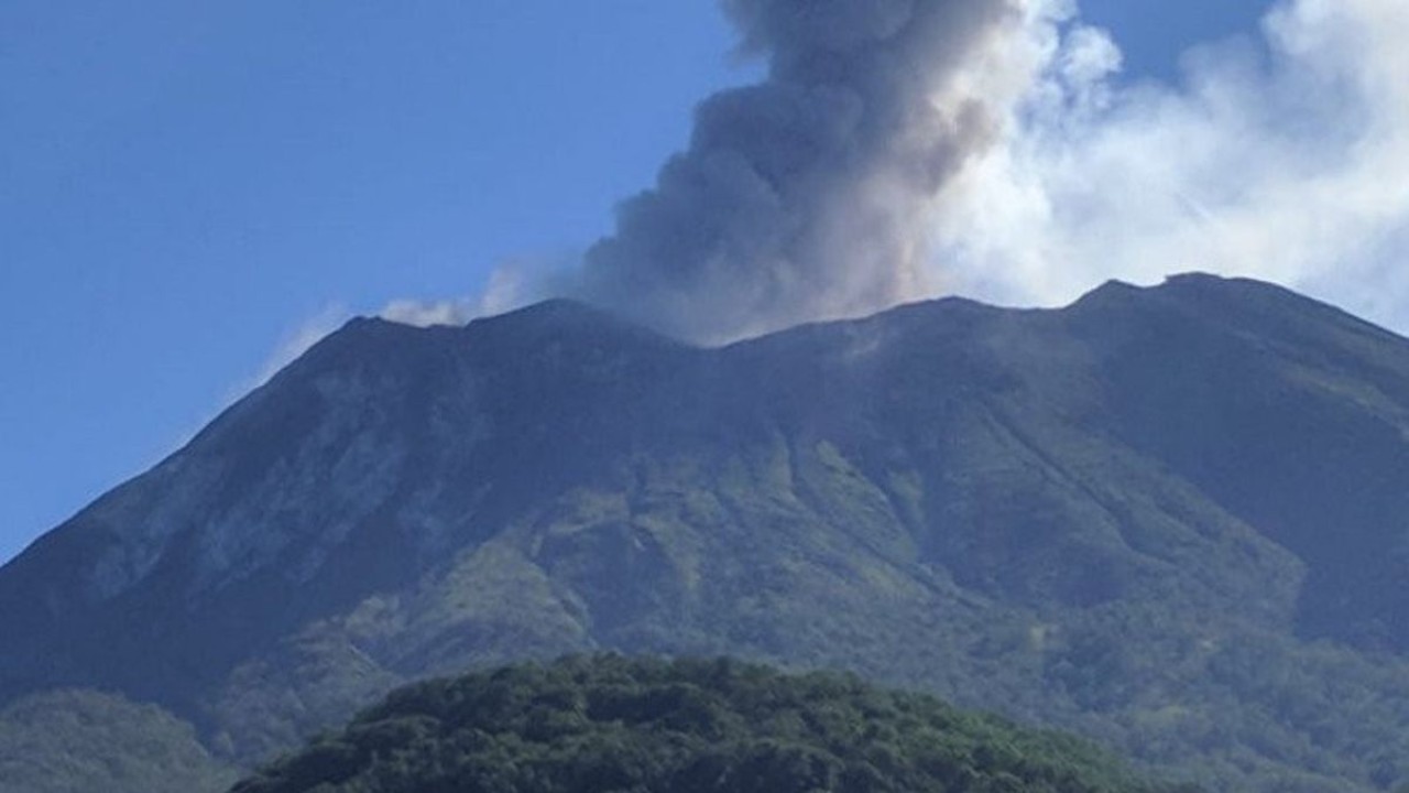 Gunung Ili Lewotolok di NTT erupsi/ist