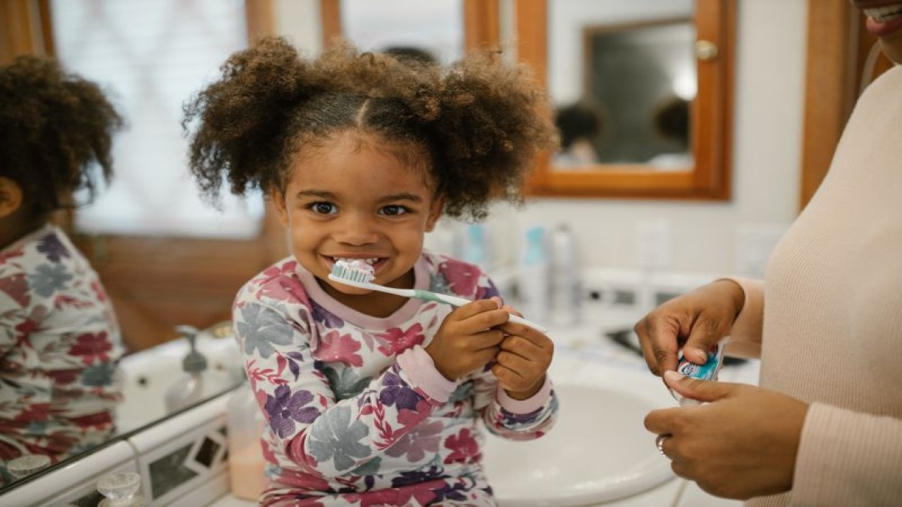 Ilistrasi anak menyikat gigi (ANTARA/Pexels/RDNE Stock project)