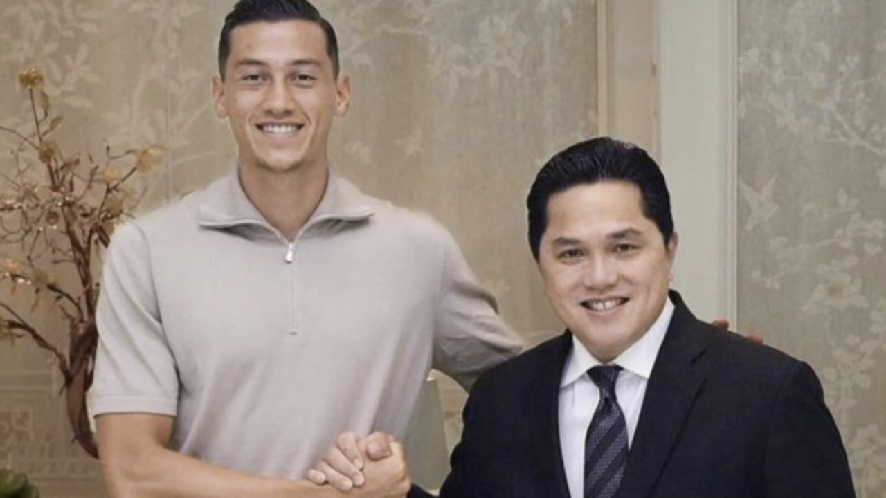 Jay Idzes bersama Erick Thohir