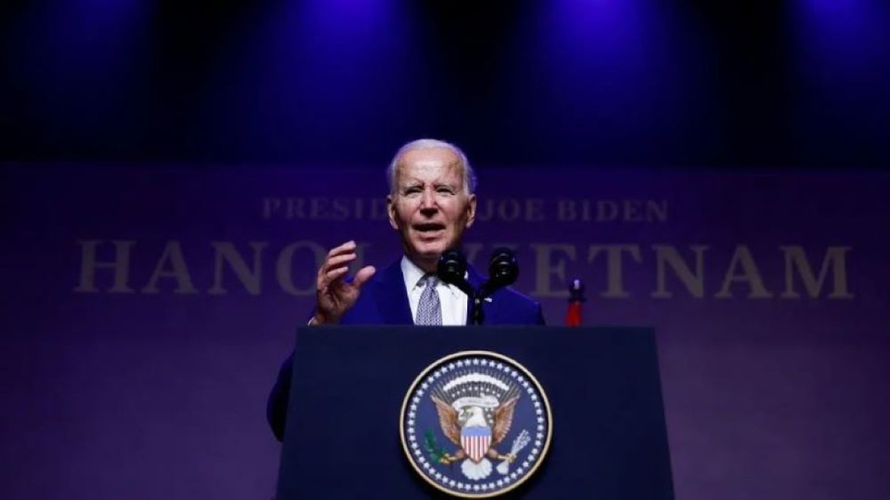 Presiden AS Joe Biden mengadakan konferensi pers di Hanoi, Vietnam, 10 September 2023. (Reuters)