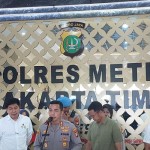 Kapolres Metro Jakarta Timur Kombes Pol Leonardus Sinamarta saat jumpa pers di Mapolres Metro Jaktim, Rabu. (ANTARA/Jaka Utomo)-1695802081