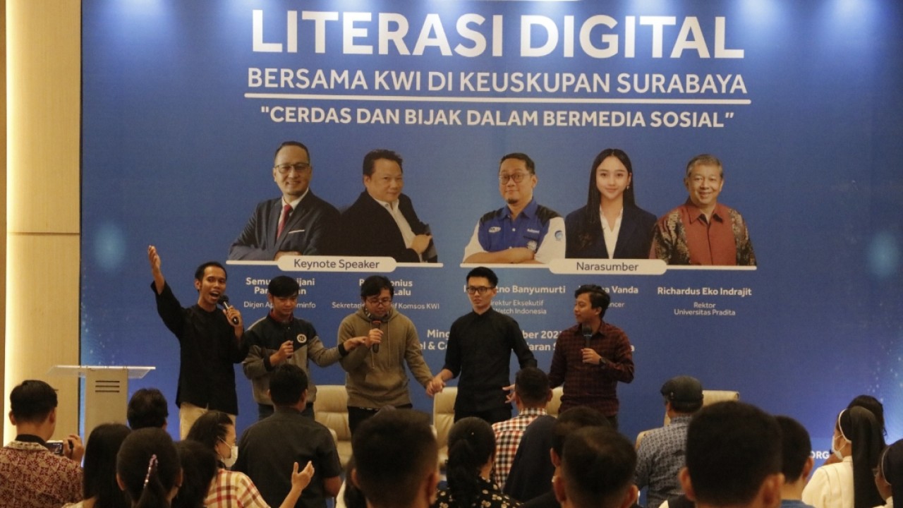 Kegiatan Literasi Digital di Surabaya