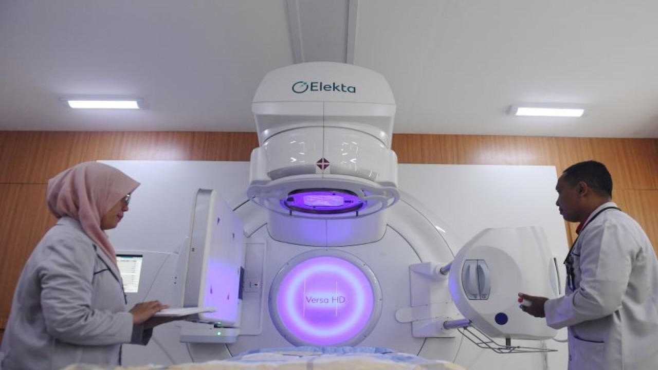 Ilustrasi - Alat Radioterapi Linear Accelerator, (LINAC) Elekta Versa HD di Rumah Sakit Pusat Pertamina (RSPP), Jakarta. ANTARA FOTO/Hafidz Mubarak A/hp.