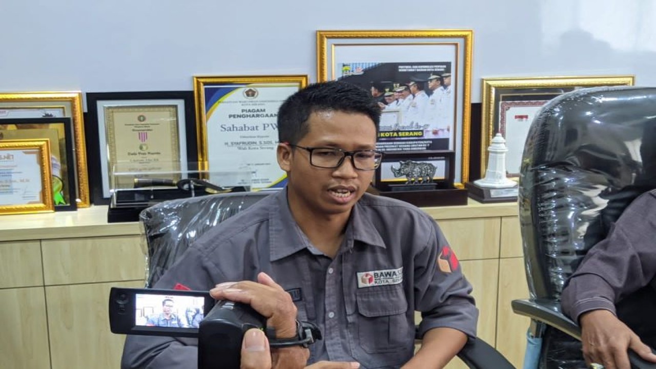 Ketua Bawaslu Kota Serang, Agus Aan Hermawan di Serang, Banten, Rabu (20/9/2023). ANTARA/Desi Purnama Sari.